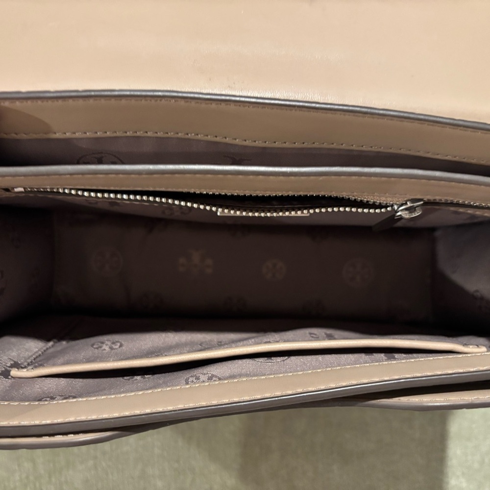 Tory Burch Tan Croc-Embossed Shoulder Bag - Picture 7 of 10